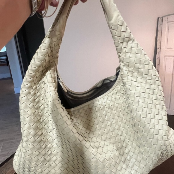 Bottega Veneta butter Cream size medium. Woven Hobo Bag - Picture 1 of 16